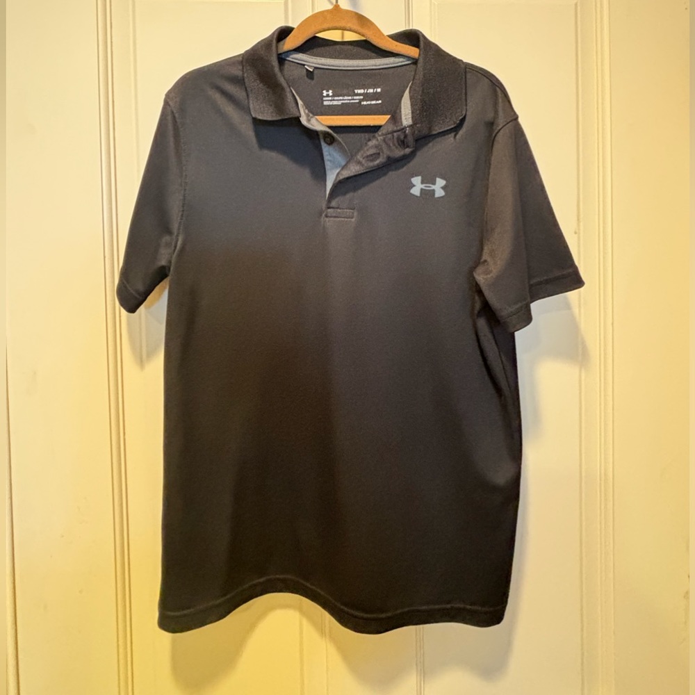 Boys Under Armour HeatGear Performance Polo, YM, black, EUC